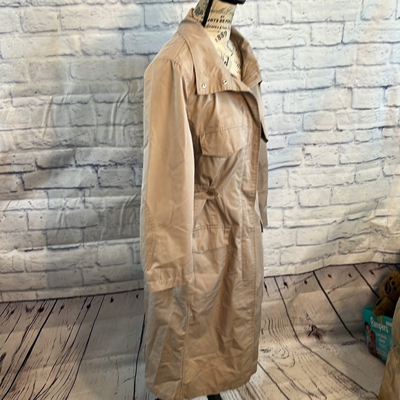 MaxMara Beige Trench Coat Size 12 Flap Pockets Tab Faux Belt Full Zipper & Snaps - Picture 4 of 12
